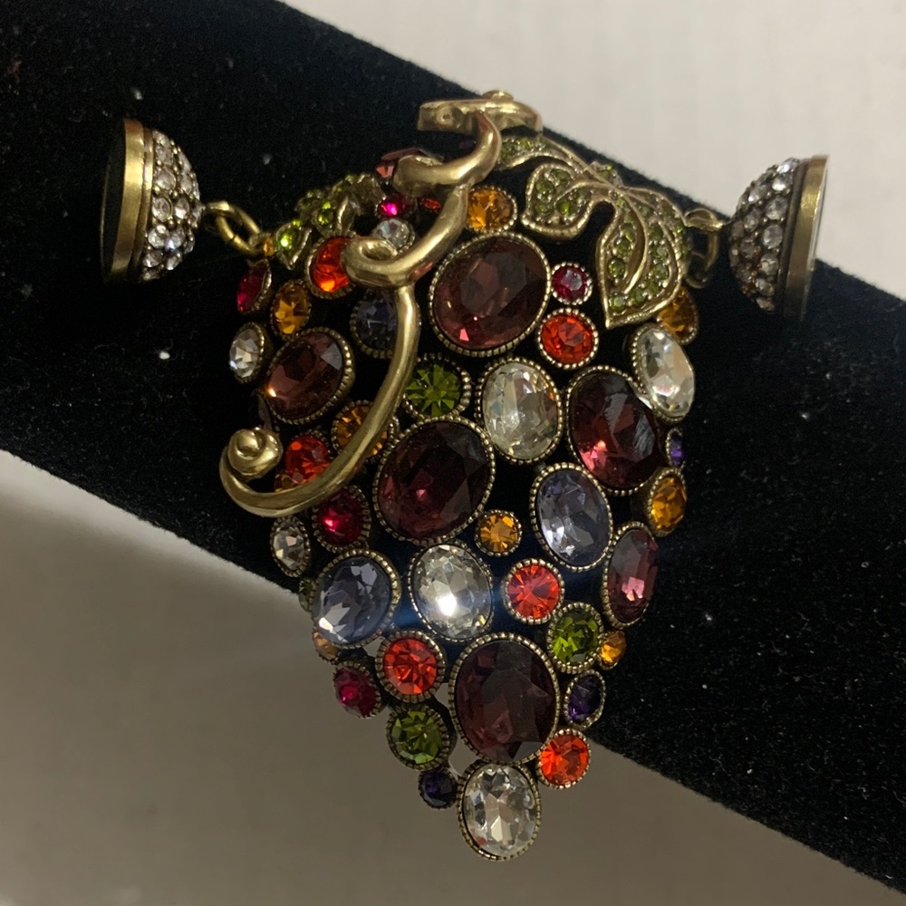 Heidi Daus Signature Grape Cluster magnetic Pendant… Stunning!!